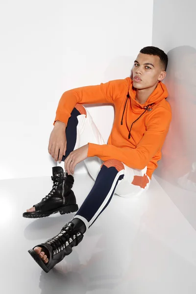 Look 15